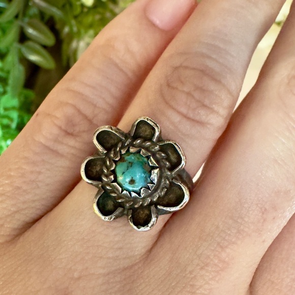 Vintage 925 Genuine Turquoise Flower Ring. Handmade Ring with beautiful design - Picture 14 of 16